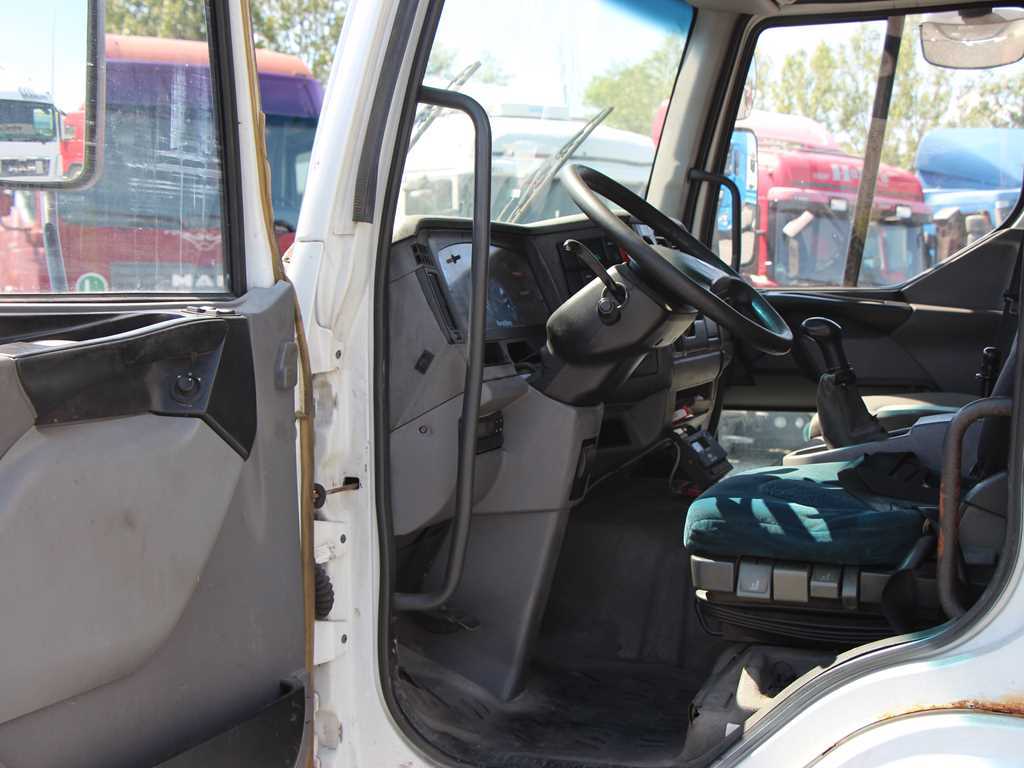 Renault MIDLUM M 220 NÁKLADNÍ AUTOMOBIL MRAZÍRENSKÝ