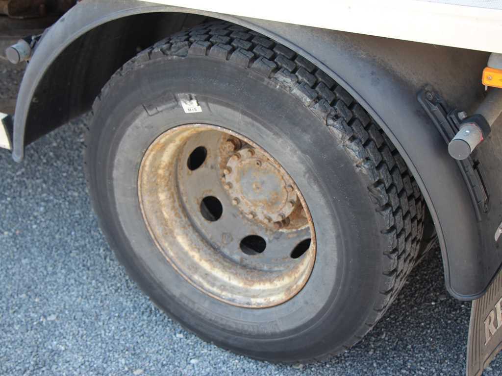 Renault MIDLUM M 220 NÁKLADNÍ AUTOMOBIL MRAZÍRENSKÝ