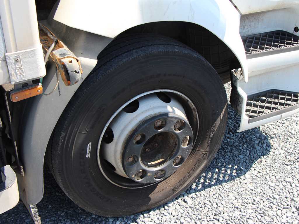 Renault MIDLUM M 220 NÁKLADNÍ AUTOMOBIL MRAZÍRENSKÝ