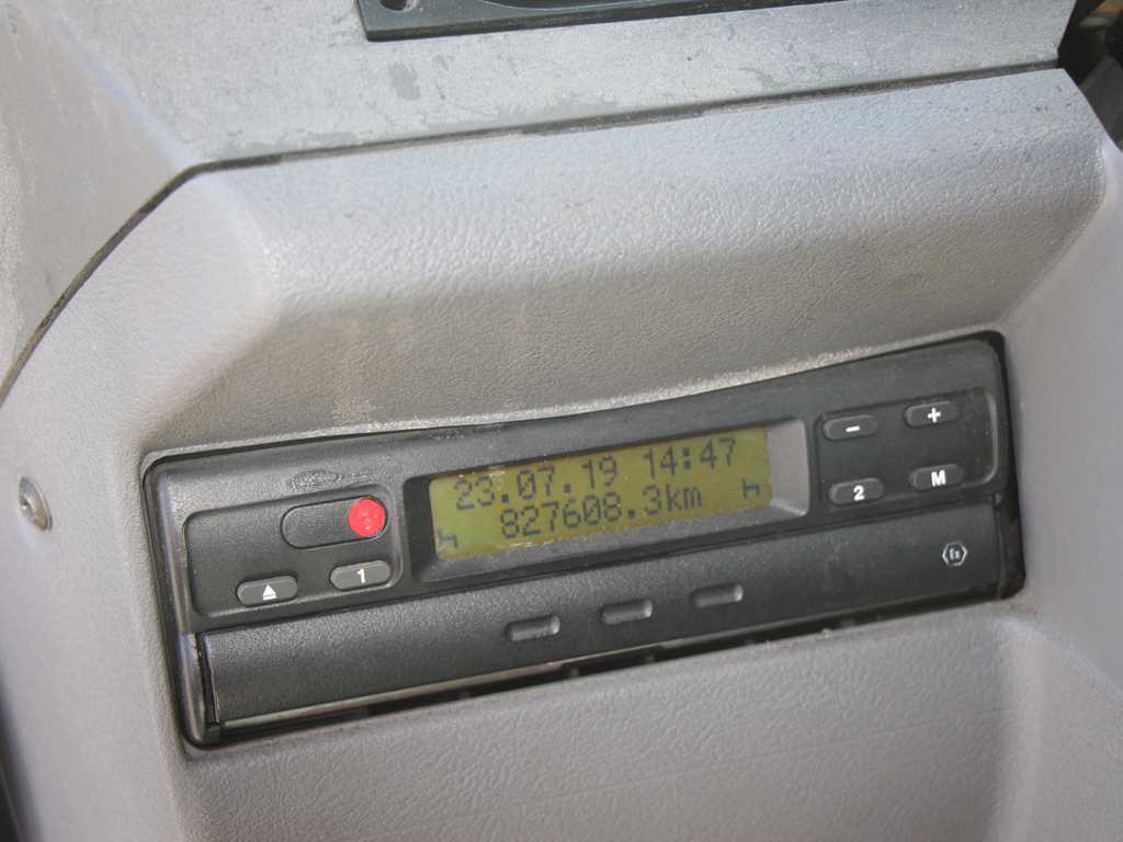 Renault MIDLUM M 220 NÁKLADNÍ AUTOMOBIL MRAZÍRENSKÝ
