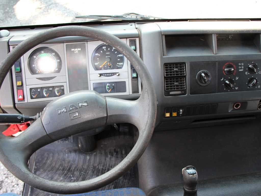 MAN LE 8.180 NÁKLADNÍ AUTOMOBIL VALNIK 4x2